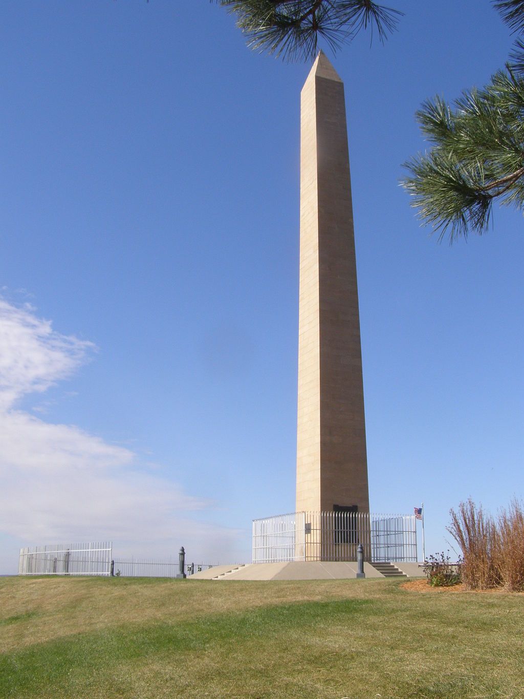 Daytime view of the Sergeant Floyd Monument