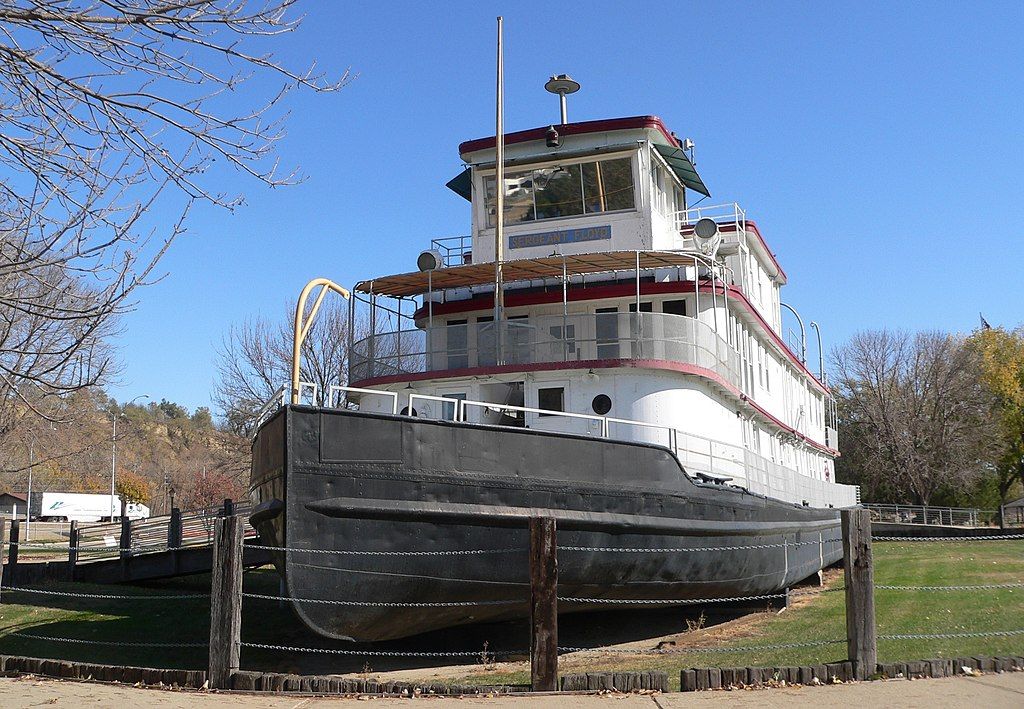 Front view of Sergeant Floyd River Museum and Welcome Center