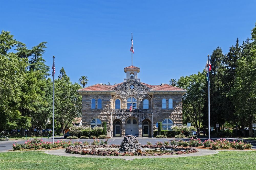 City hall at Sonoma Plaza