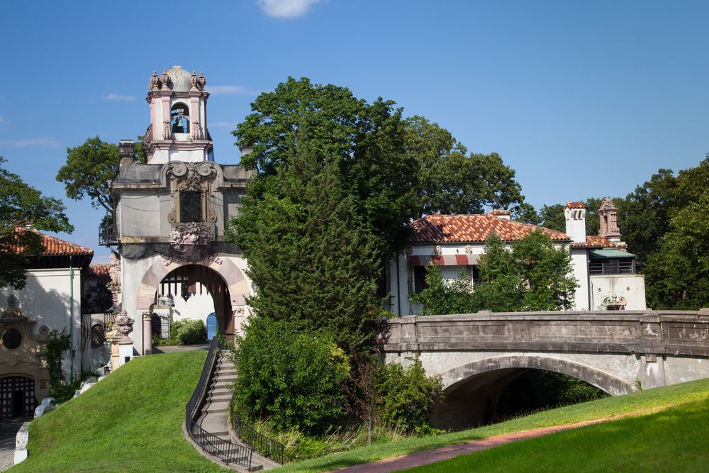 Exterior of the Vanderbilt Museum and Planetarium