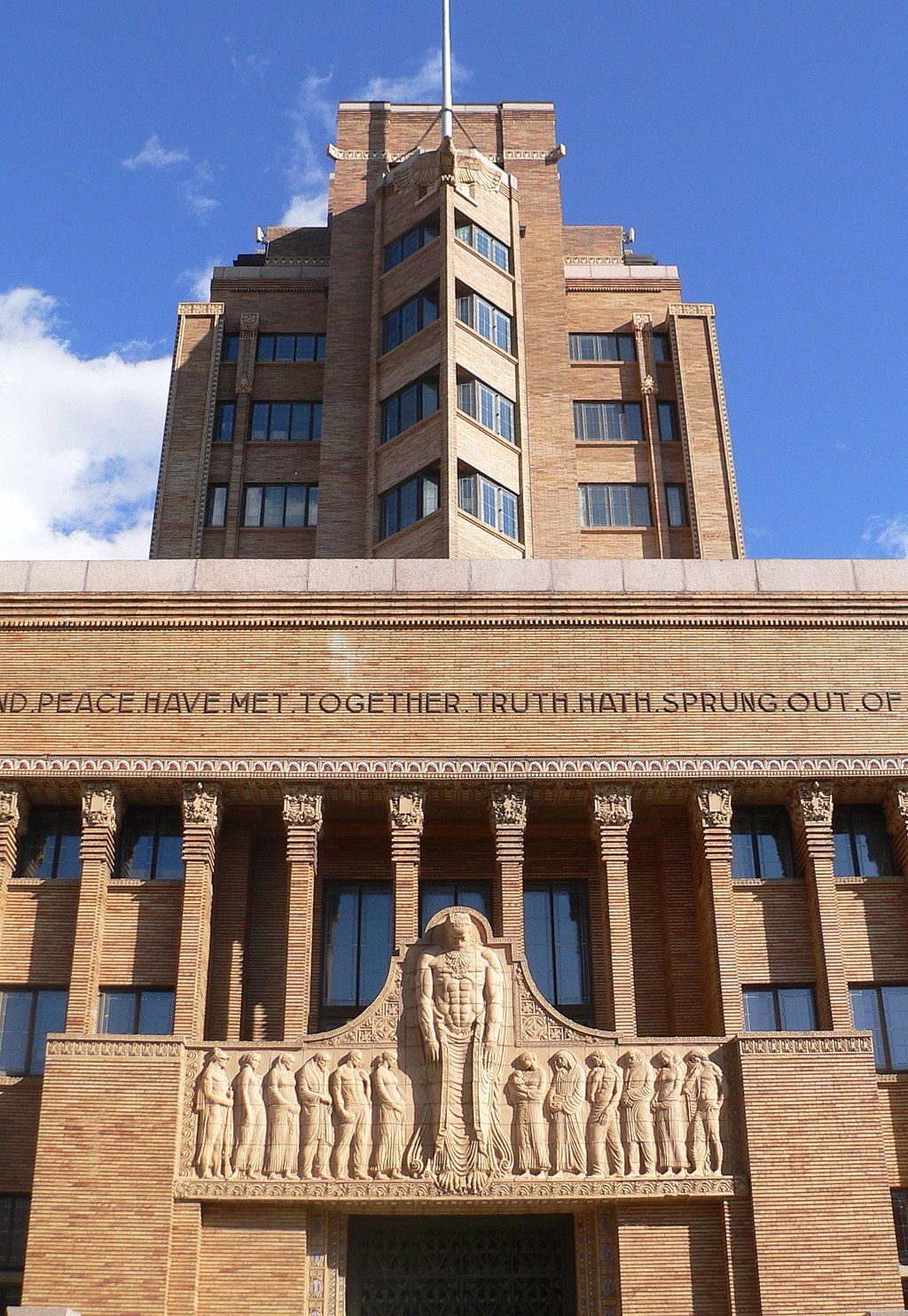 Top part of the Woodbury County Courthouse