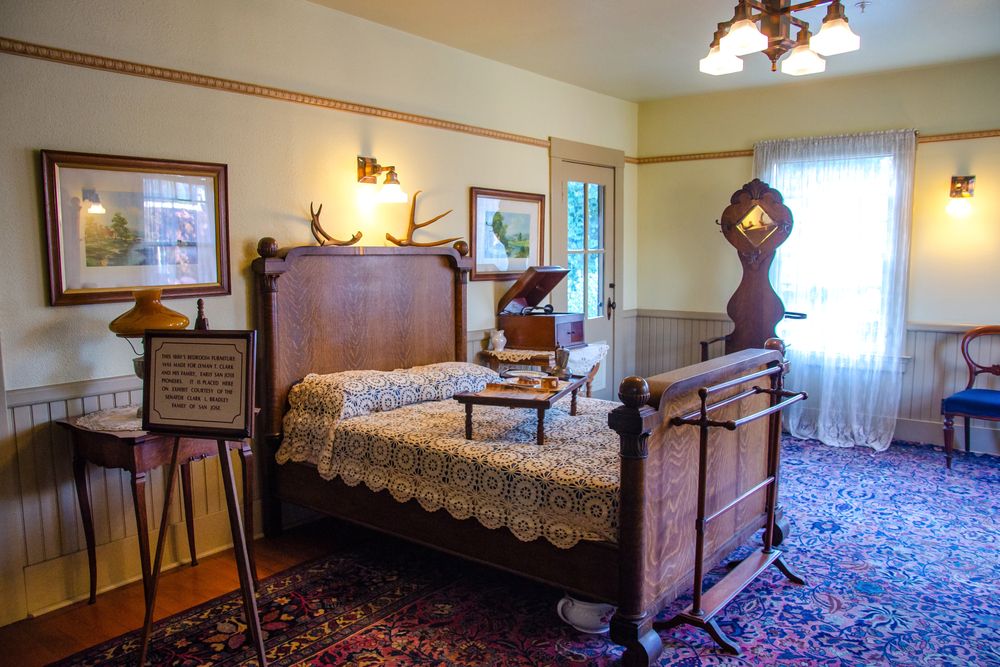 One of the bedrooms in Winchester Mystery House