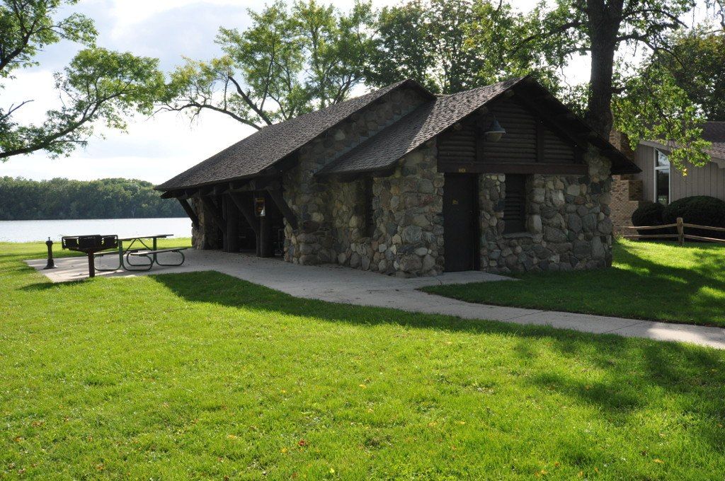 A pavilion near the waters of Black Hawk State Park