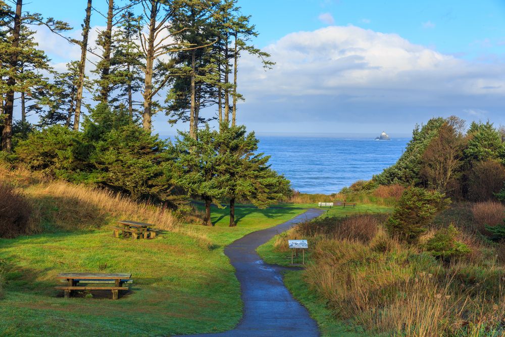 Path of Ecola State Park leading to a beach