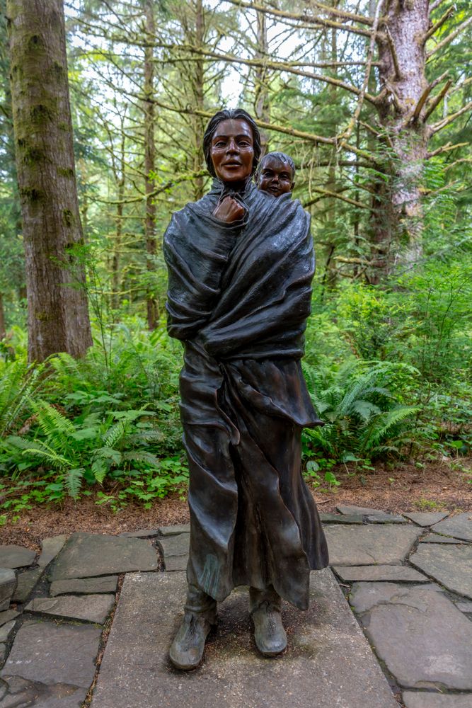 Statue of Sacajawea at Fort Clatsop