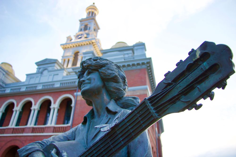 The upper half of Dolly Parton Statue