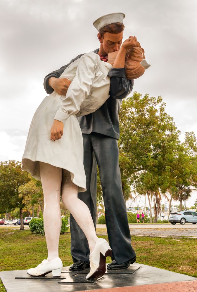 Unconditional Surrender statue at Bayfront Park