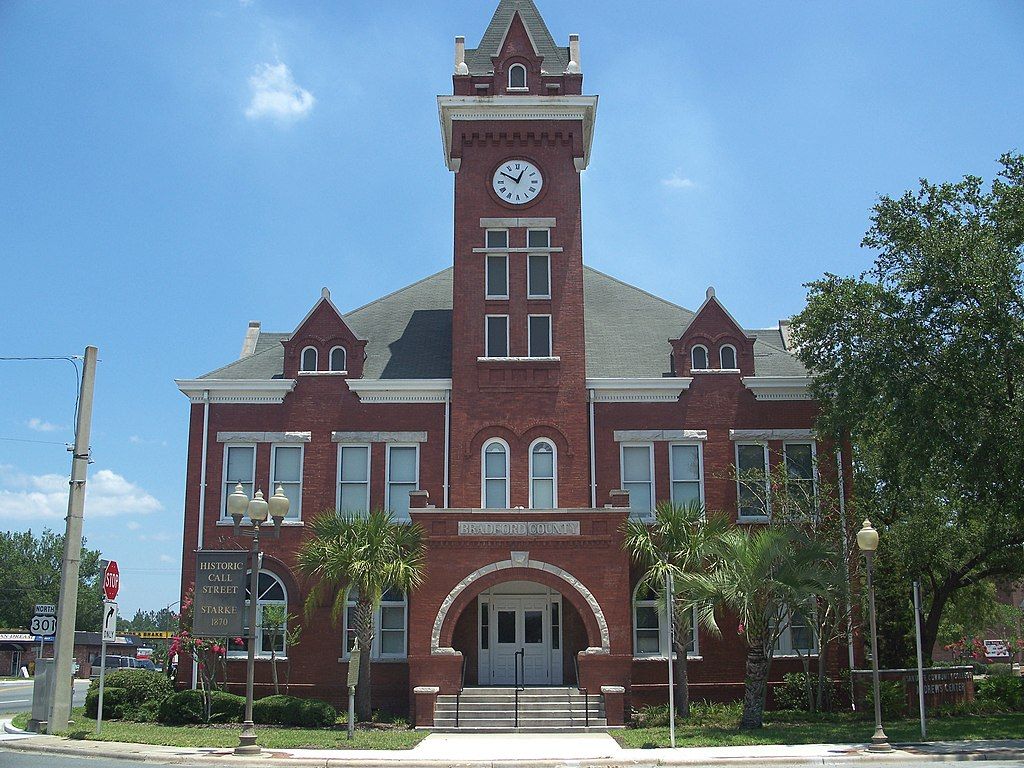 Exterior of Old Bradford County Courthouse at Santa Fe College