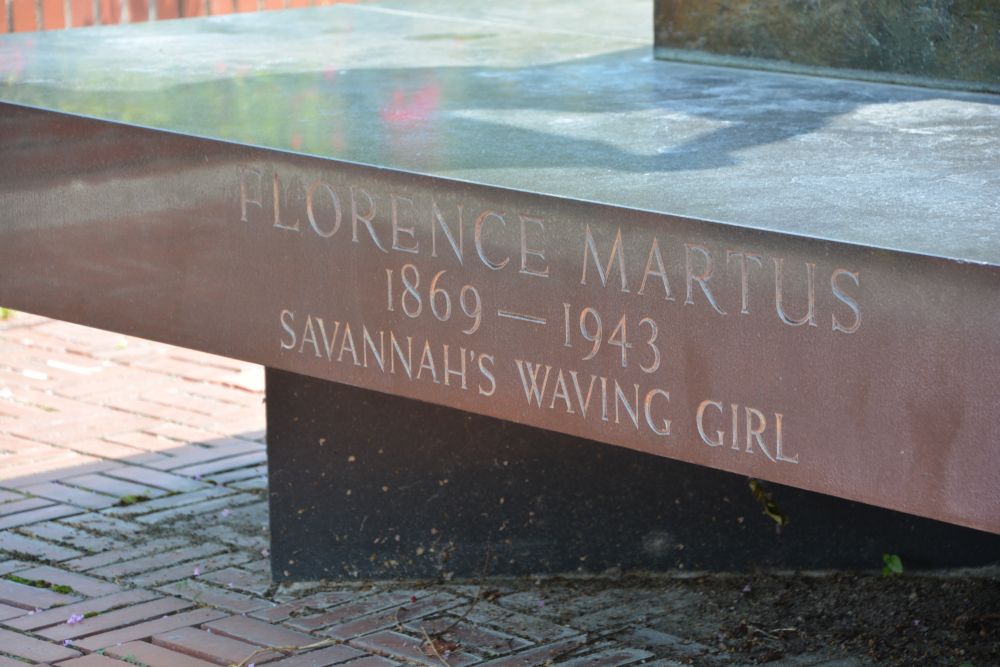 Name of the Waving Girl Statue