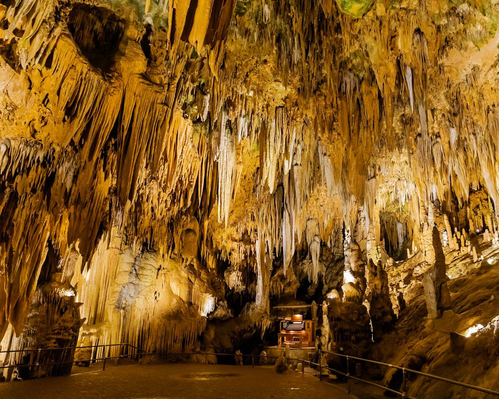 Far view of Stalacpipe Organ at Luray Caverns
