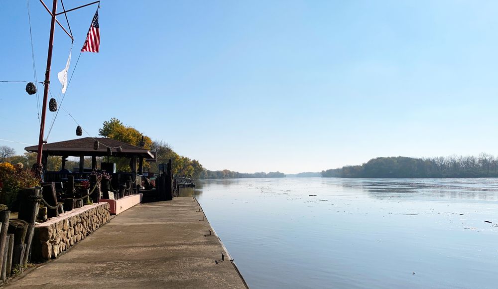 Banks of Illini State Park near the Illinois river