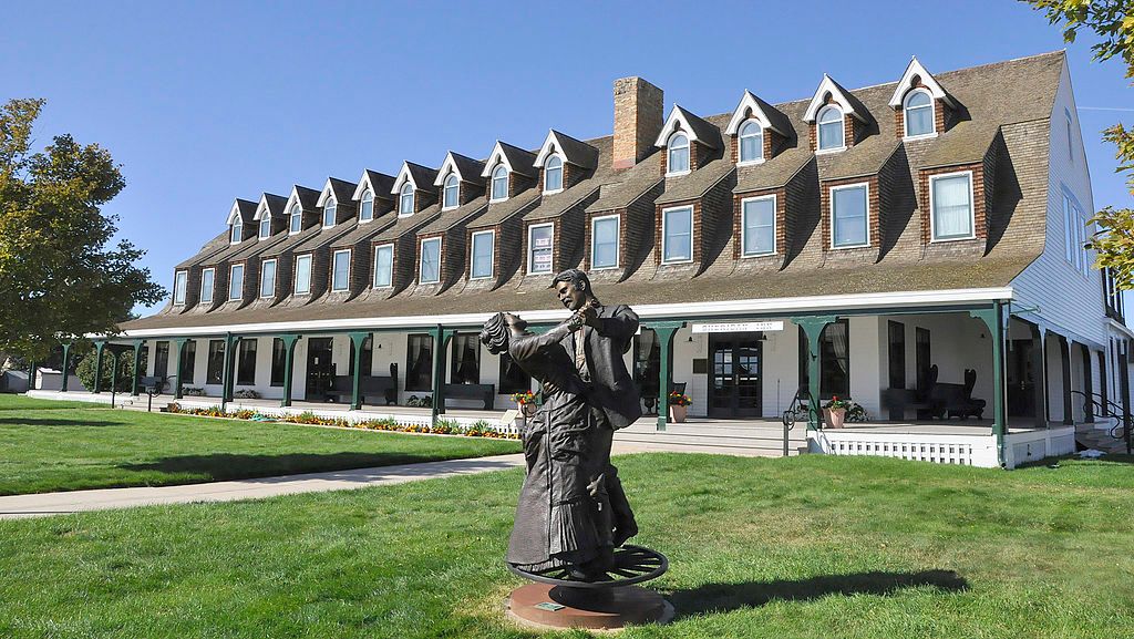 Exterior of Sheridan Inn