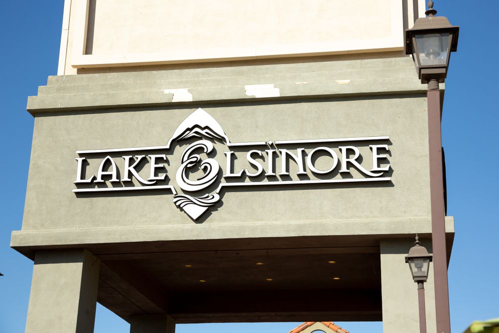 Signage of Lake Elsinore Outlets