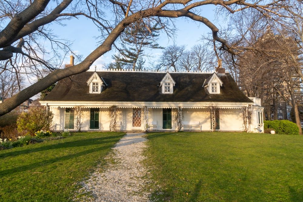 Front view of Alice Austen House Museum's exterior