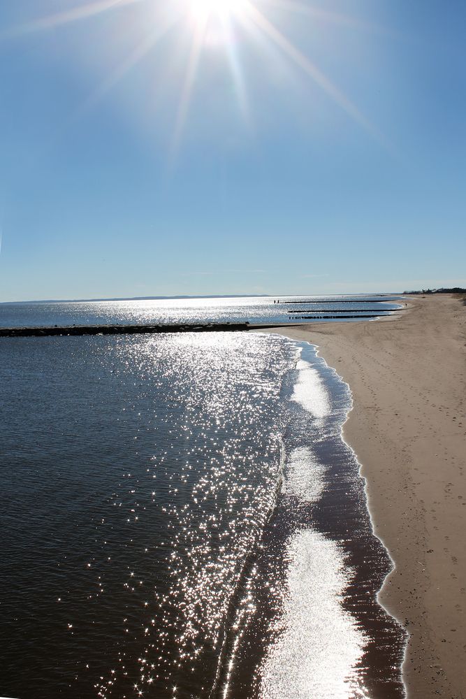 Sunny day at Midland Beach