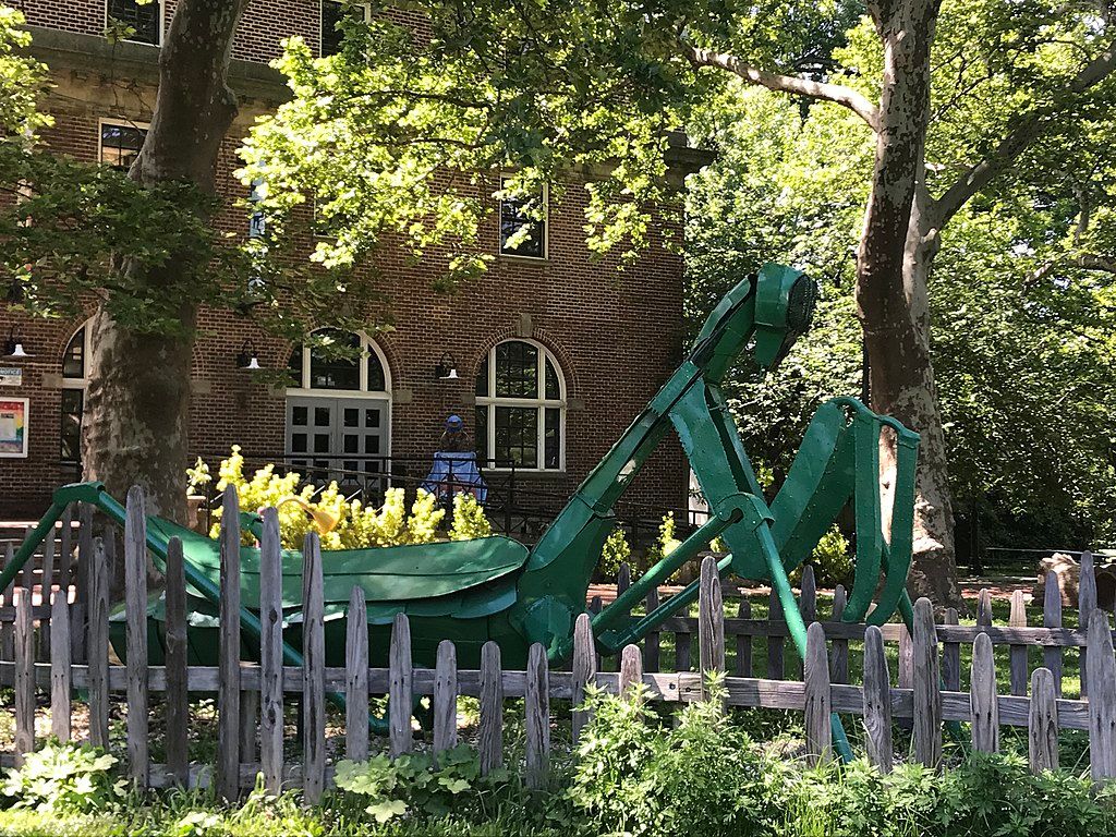 A praying mantis sculpture in front of the Staten Island Children's Museum