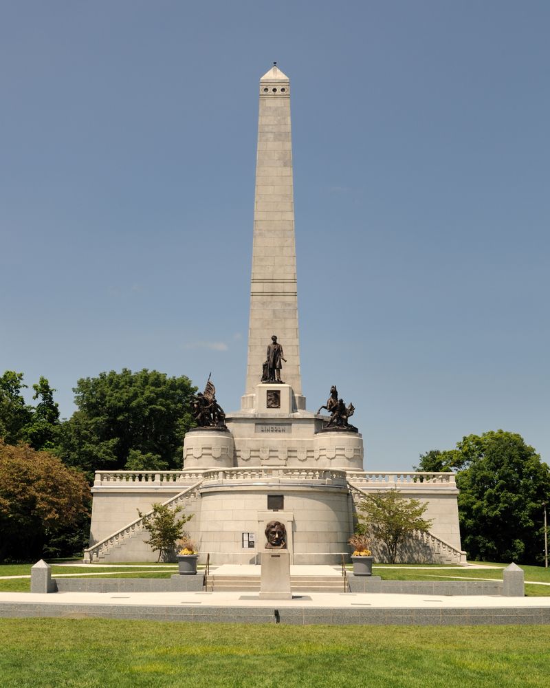 Exterior of the Lincoln Tomb