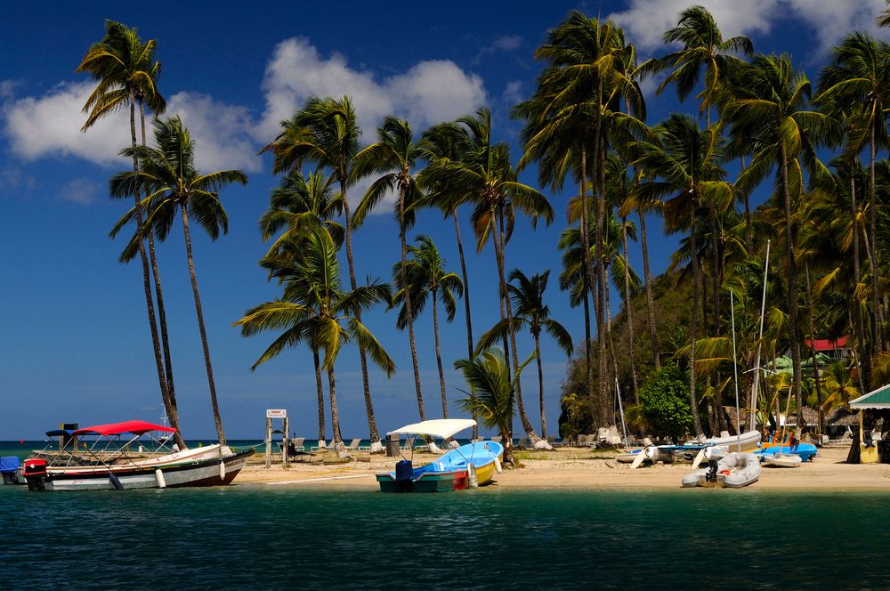 Boats docked at Marigot Bay's sand