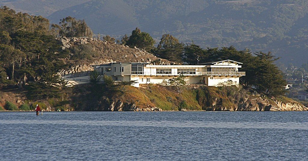 Far view of Morro Bay State Park Museum