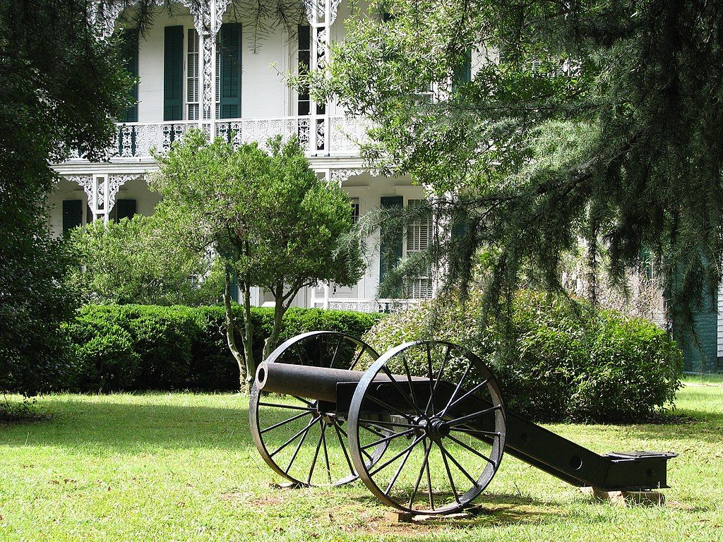 Cannon on the grounds of Doctor Josephus Hall House