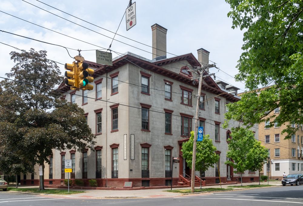 A building at the Stockade Historic District
