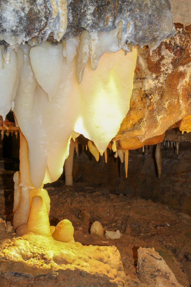 Formations in the Ohio Caverns