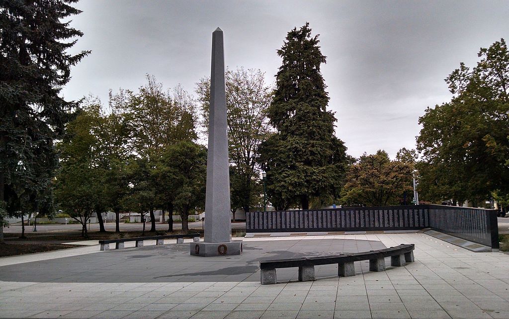 Daytime view of the Oregon WWII Memorial