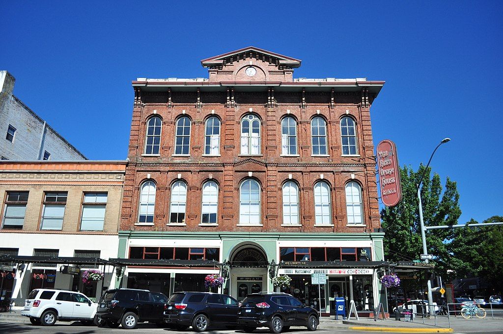 Exterior of Reed Opera House