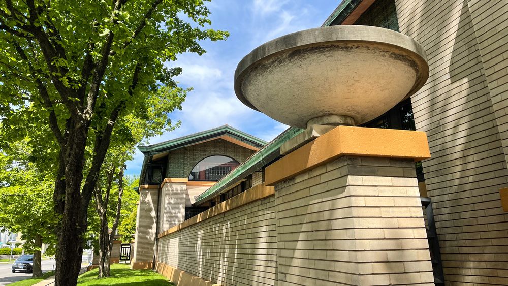 Details of Dana-Thomas House's exterior