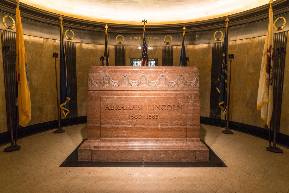 Lincoln Tomb at Oak ridge cemetery