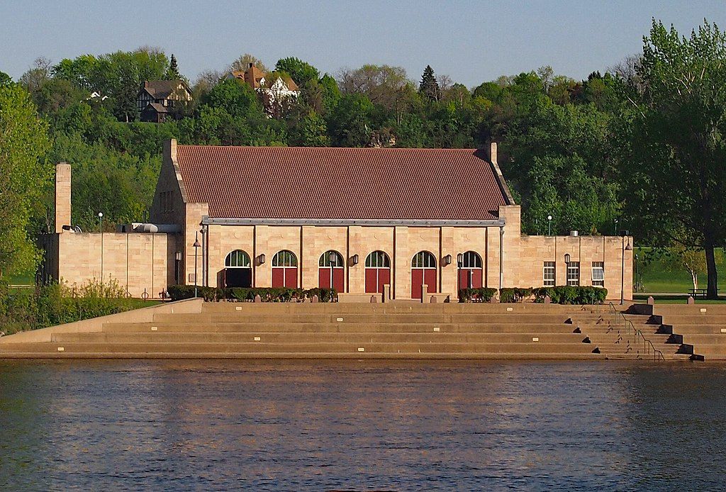 Front view of Harriet Island Regional Park's pavillon