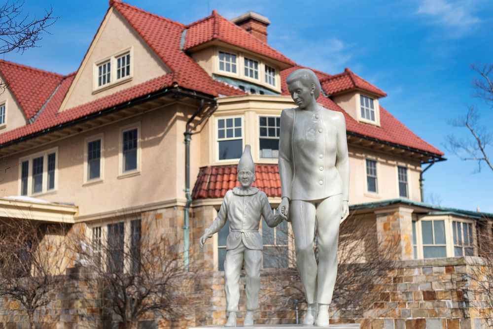 Statue at New Britain Museum of American Art
