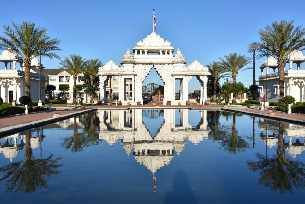 A pond at BAPS Shri Swaminarayan Mandir