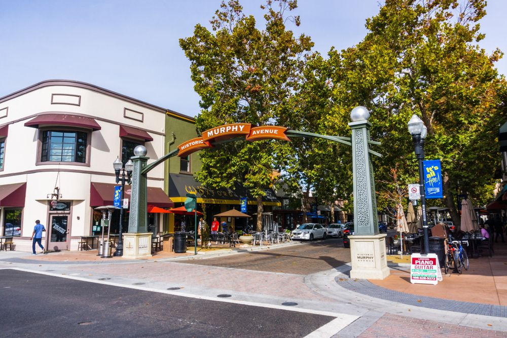 Entryway of Murphy Avenue