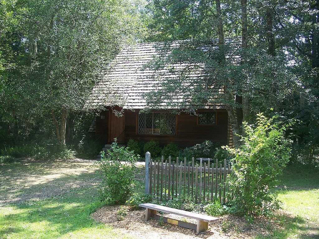 A cabin at Lichgate on High Road