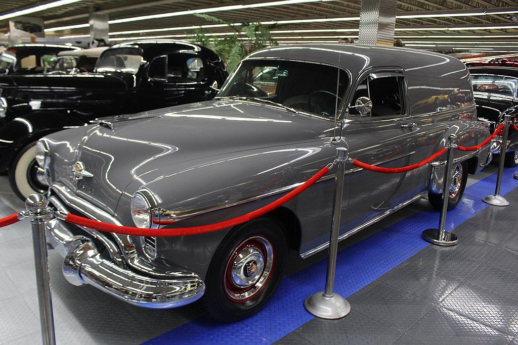 A car from the 1950s in the Tallahassee Antique Car Museum
