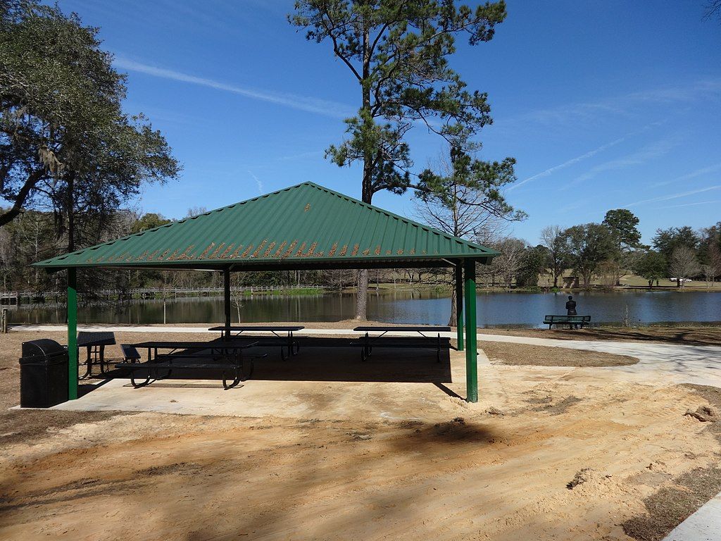 Picnic shelter near the waters of Tom Brown Park