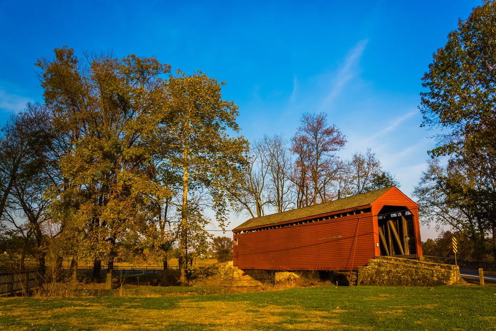 Daytime view of Loy's Station Covered Bridge