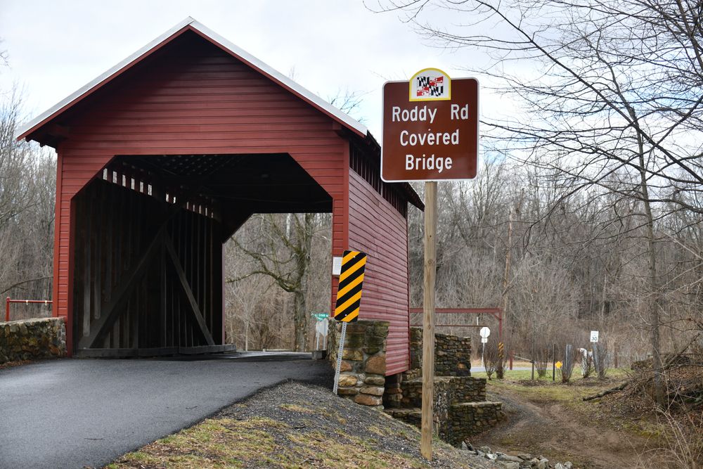 Entrance and signage of Roddy Road Covered Bridge