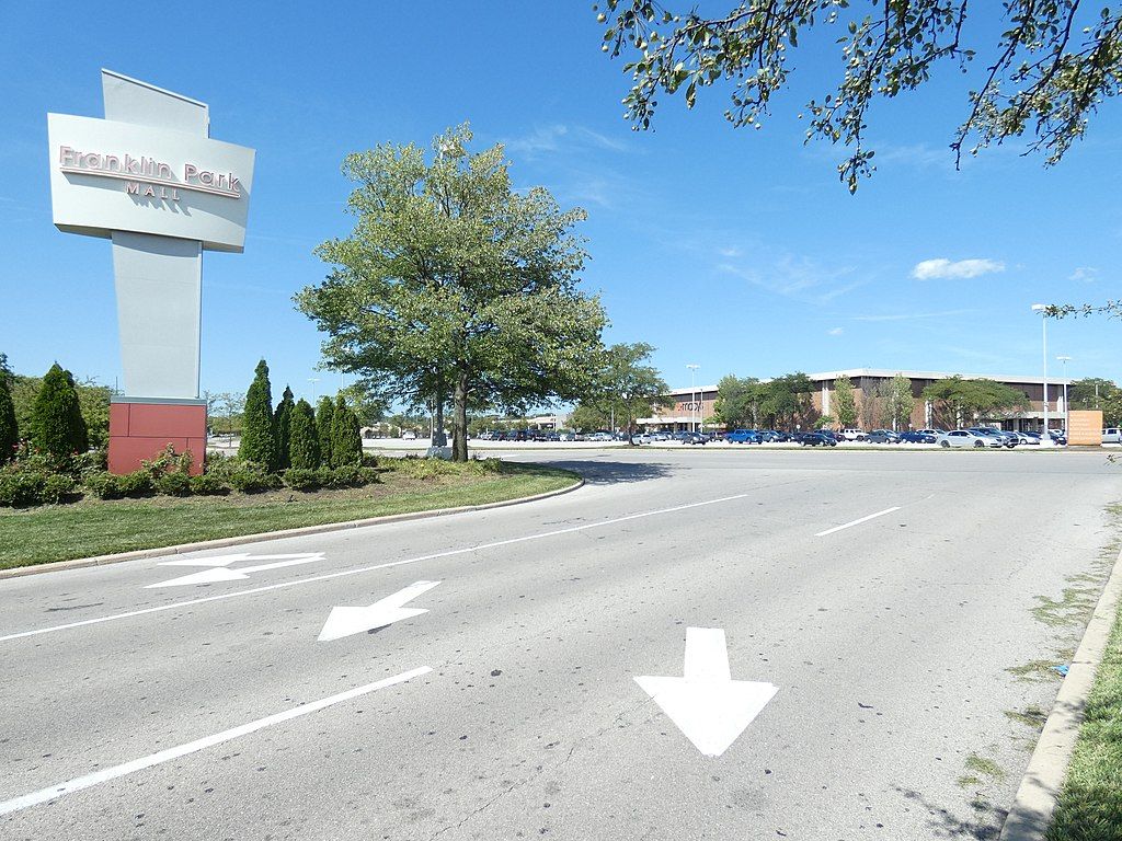 Welcome sign of Franklin Park Mall