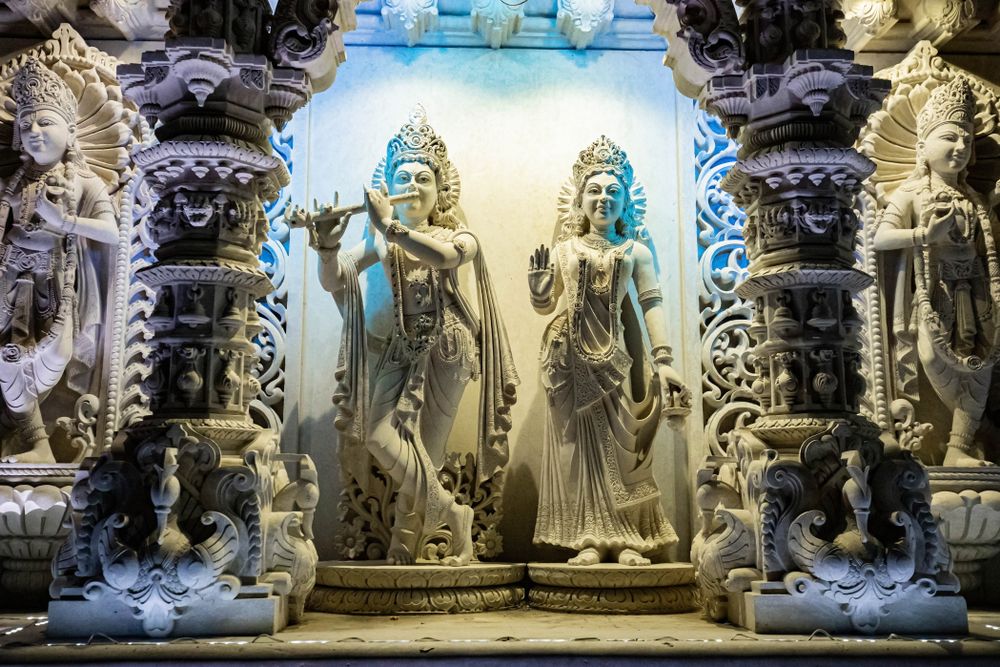 Sculptures in BAPS Shri Swaminarayan Mandir