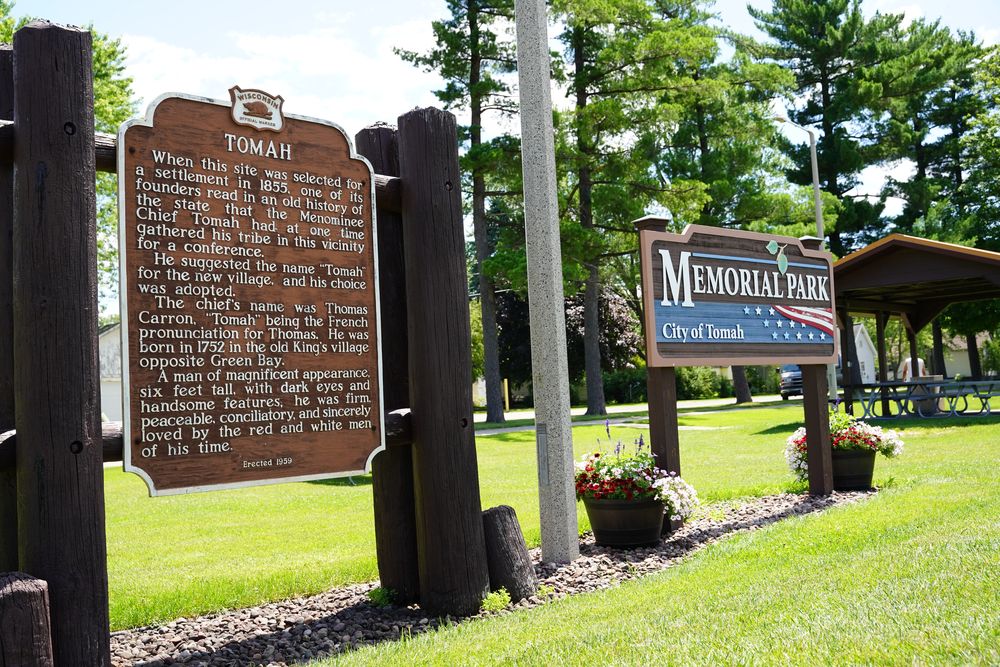 Welcome sign and history marker of Memorial Park