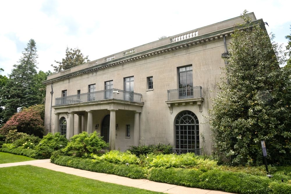 Side view of Van Vleck House