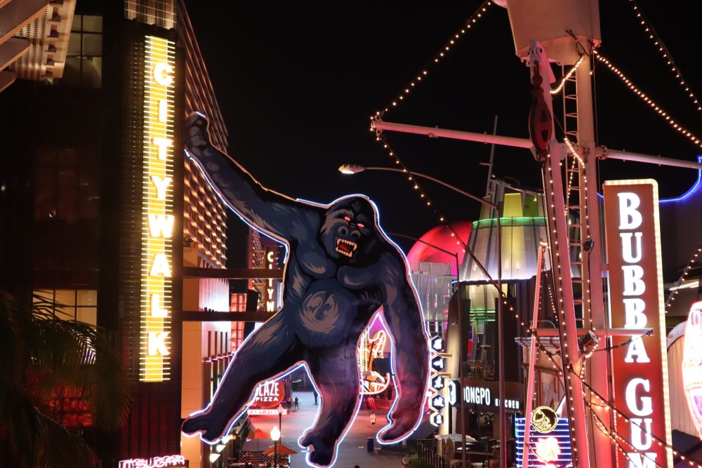 Signage of Universal CityWalk with a cutout of Kingkong