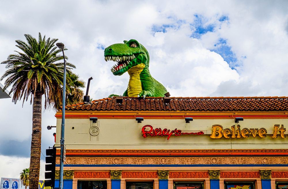 Dinosaur sculpture on Ripley's Believe It or Not! roof