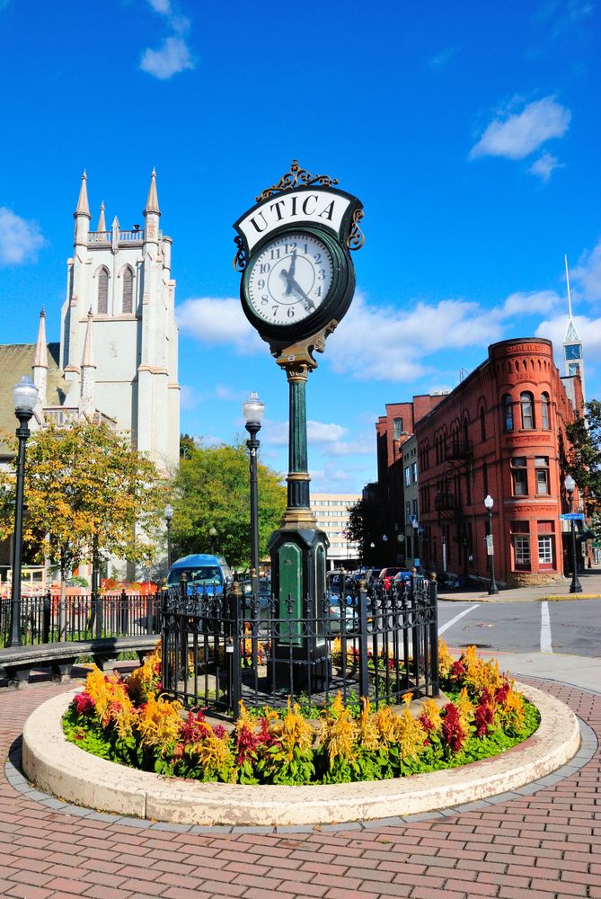 Street clock at Utica Historic District