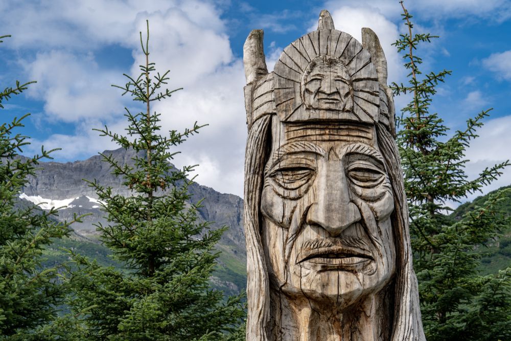 Mountains behind Whispering Giant statue
