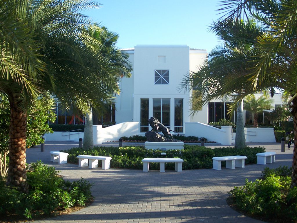 Exterior of Vero Beach Museum of Art