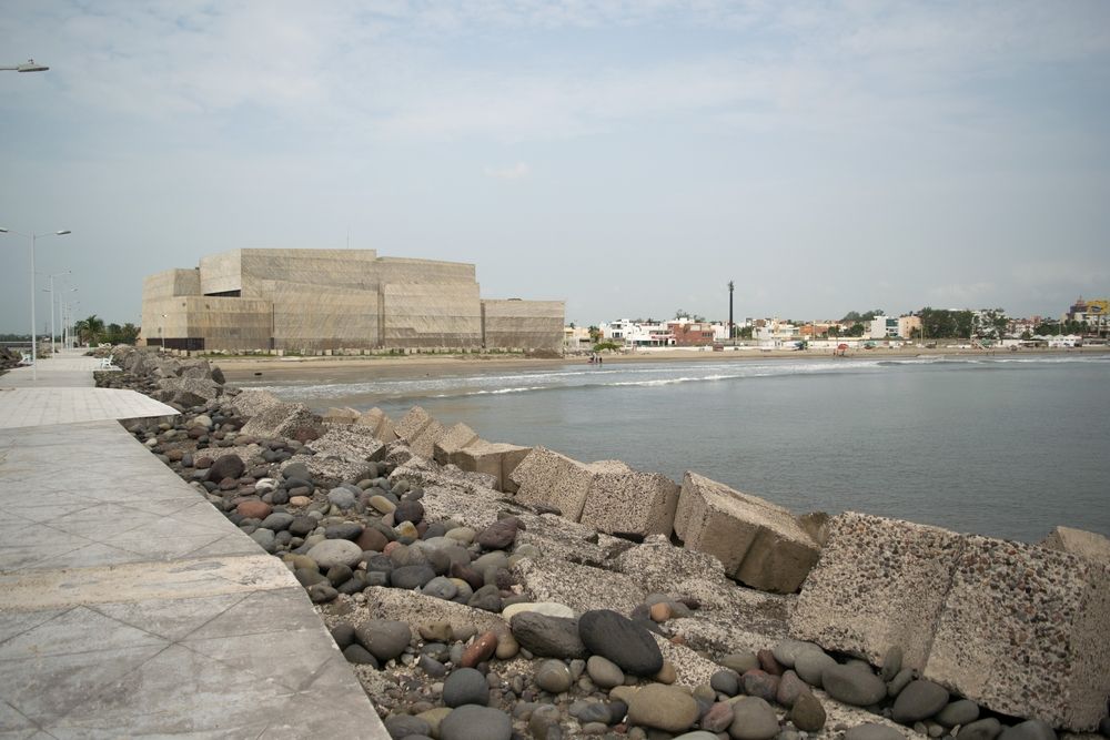 Rocks on side of the walkway at Boca del Rio