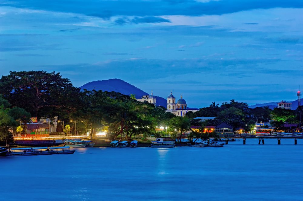 Night lights near the Catemaco lake